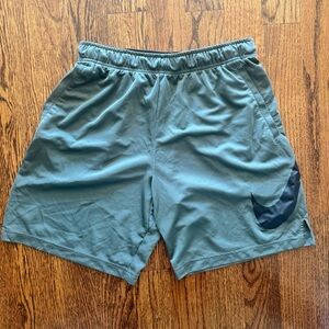 NIKE unlined short